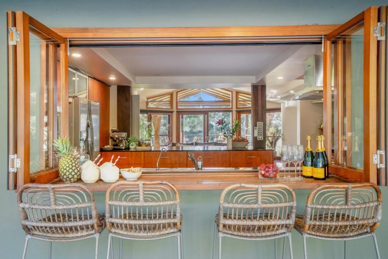 Cape Byron Suite 2, 3 With Private Lounge Byron Bay